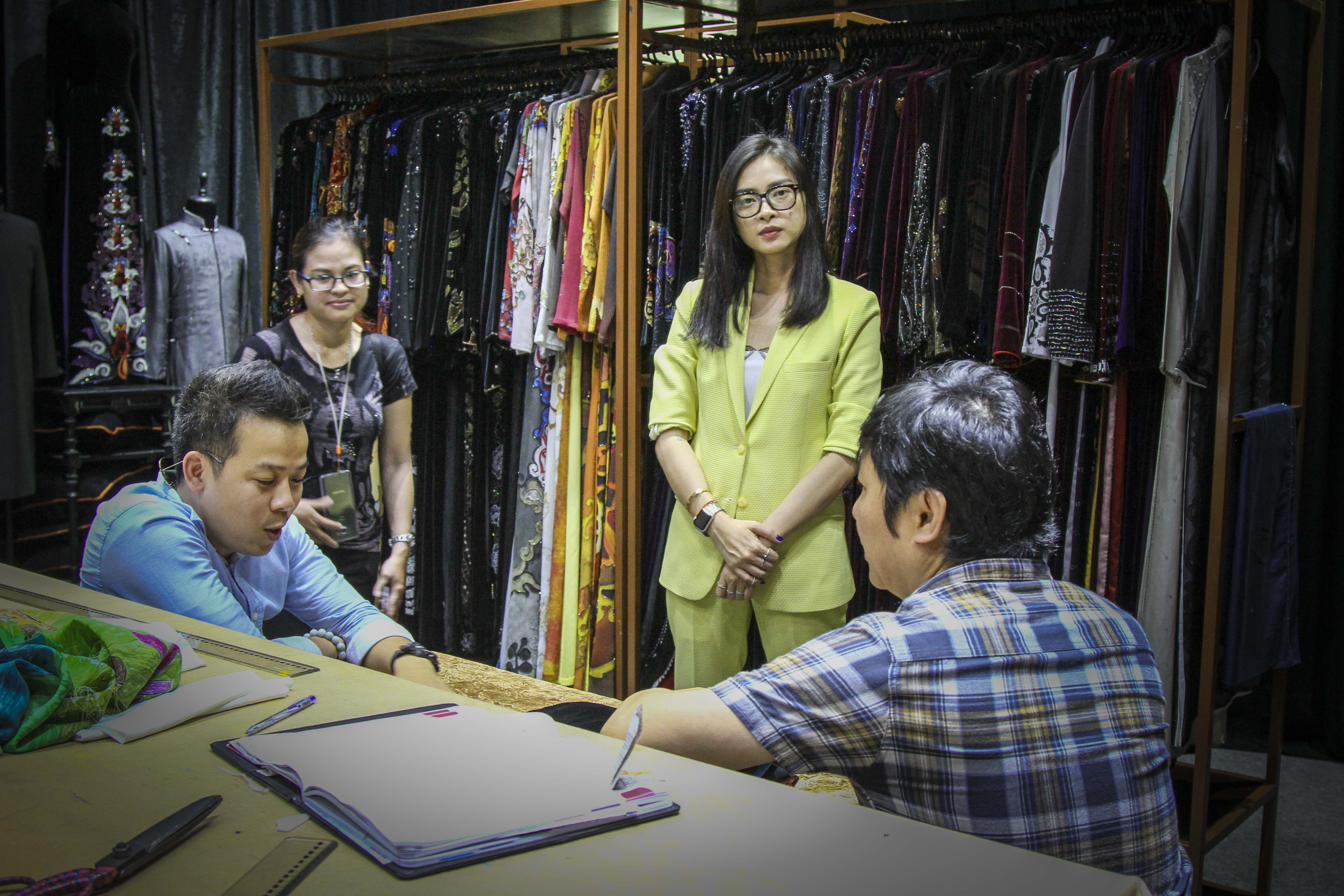 Là đả nữ nhưng Ngô Thanh Vân cũng phải trầy trật với cây kim, sợi chỉ - Ảnh 2. Là đả nữ nhưng Ngô Thanh Vân cũng phải trầy trật với cây kim, sợi chỉ - Ảnh 2.