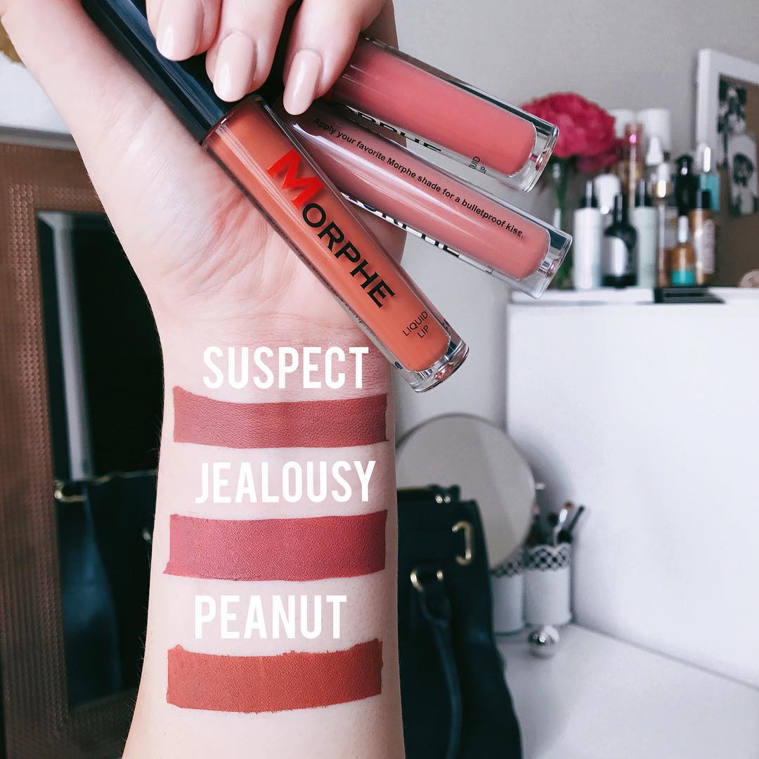 Son màu đất vẫn cực hot và đây là 7 cây son kem lì gam đất giá rẻ đang được con gái Việt thích nhất - Ảnh 8. Son màu đất vẫn cực hot và đây là 7 cây son kem lì gam đất giá rẻ đang được con gái Việt thích nhất - Ảnh 8.