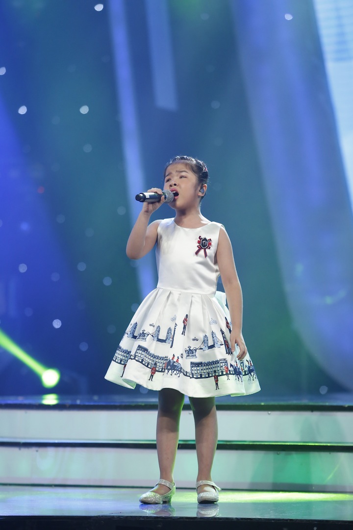 Vietnam Idol Kids: Cô bé khiếm thị dừng chân ngay trước Chung kết - Ảnh 5. Vietnam Idol Kids: Cô bé khiếm thị dừng chân ngay trước Chung kết - Ảnh 5.