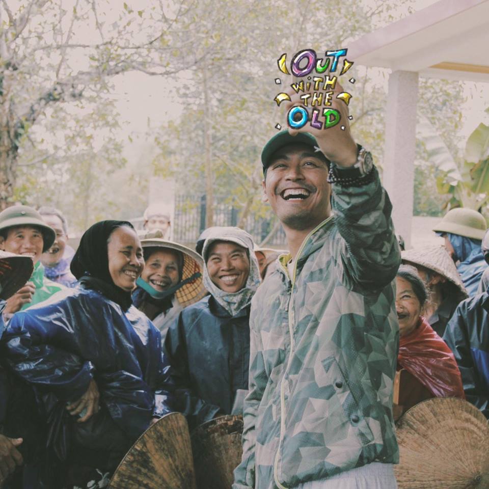 Phan Anh trao quà cho bà con Quảng Nam: nụ cười hạnh phúc những ngày giáp Tết - Ảnh 1. Phan Anh trao quà cho bà con Quảng Nam: nụ cười hạnh phúc những ngày giáp Tết - Ảnh 1.