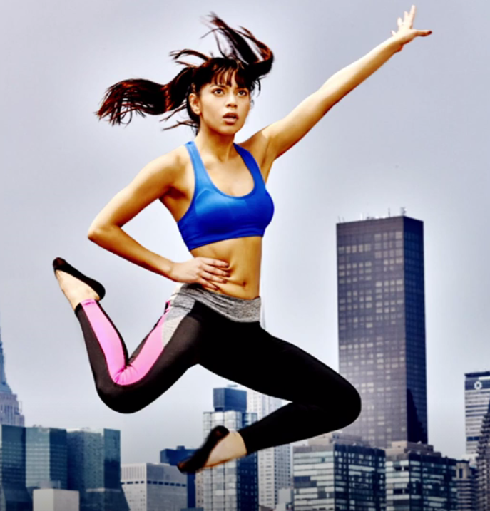 Hai thí sinh nữ của Next Top Mỹ thoải mái hôn nhau trên truyền hình - Ảnh 3. Hai thí sinh nữ của Next Top Mỹ thoải mái hôn nhau trên truyền hình - Ảnh 3.
