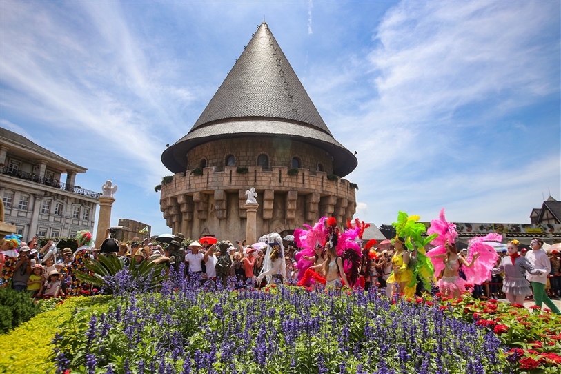 Tận hưởng lễ hội sôi động chưa từng thấy tại Carnival Bà Nà Hills 2017 - Ảnh 2. Tận hưởng lễ hội sôi động chưa từng thấy tại Carnival Bà Nà Hills 2017 - Ảnh 2.