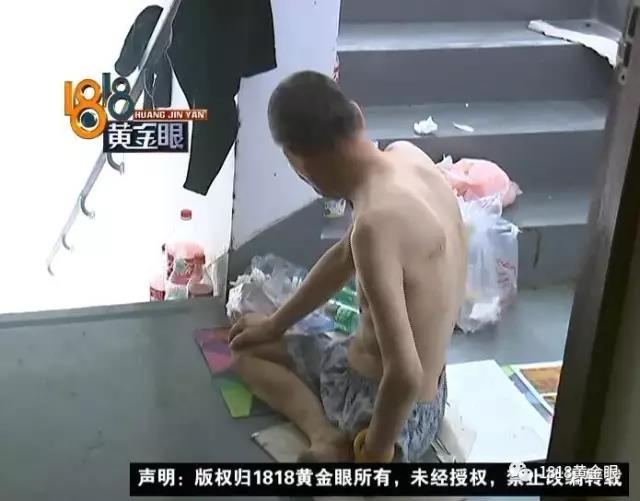 Sự thật sau câu chuyện con gái bất hiếu đuổi bố 60 tuổi, mất một chân ra ngoài hành lang sống - Ảnh 1. Sự thật sau câu chuyện con gái bất hiếu đuổi bố 60 tuổi, mất một chân ra ngoài hành lang sống - Ảnh 1.