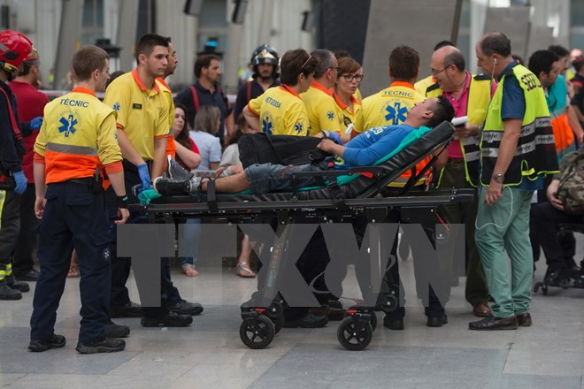 Tai nạn tàu hỏa ở Tây Ban Nha khiến ít nhất 54 người bị thương - Ảnh 2. Tai nạn tàu hỏa ở Tây Ban Nha khiến ít nhất 54 người bị thương - Ảnh 2.