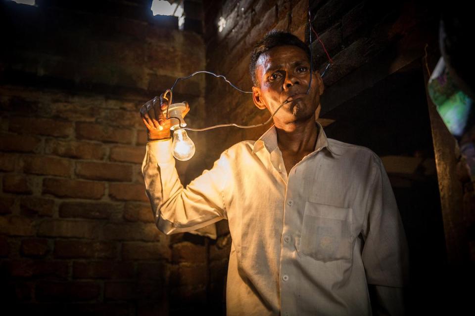 Bí ẩn người đàn ông không bao giờ bị giật điện; ăn điện như ăn đồ ăn mà cũng thấy no - Ảnh 1. Bí ẩn người đàn ông không bao giờ bị giật điện; ăn điện như ăn đồ ăn mà cũng thấy no - Ảnh 1.