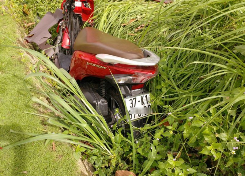 Truy đuổi 2 tên cướp giật, cô gái bị tai nạn bất tỉnh - Ảnh 3. Truy đuổi 2 tên cướp giật, cô gái bị tai nạn bất tỉnh - Ảnh 3.