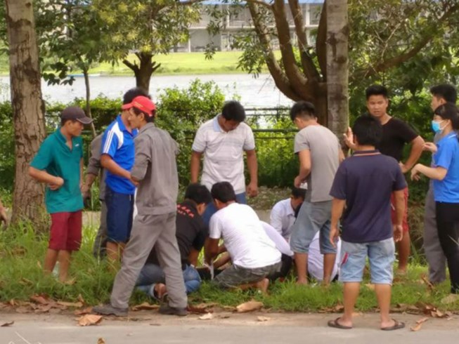 Truy đuổi 2 tên cướp giật, cô gái bị tai nạn bất tỉnh - Ảnh 1. Truy đuổi 2 tên cướp giật, cô gái bị tai nạn bất tỉnh - Ảnh 1.