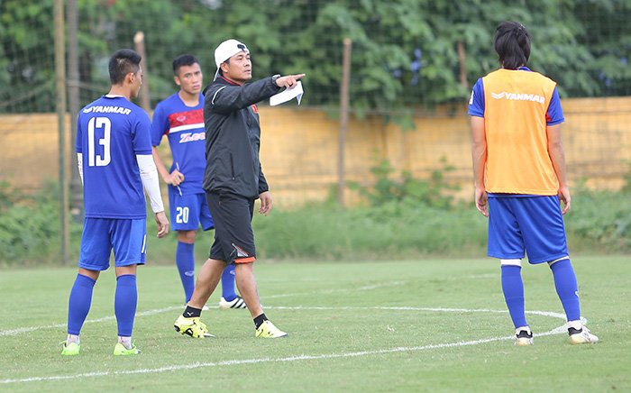 HLV Hữu Thắng cấm tiệt U22 Việt Nam xơi mì gói - Ảnh 2. HLV Hữu Thắng cấm tiệt U22 Việt Nam xơi mì gói - Ảnh 2.