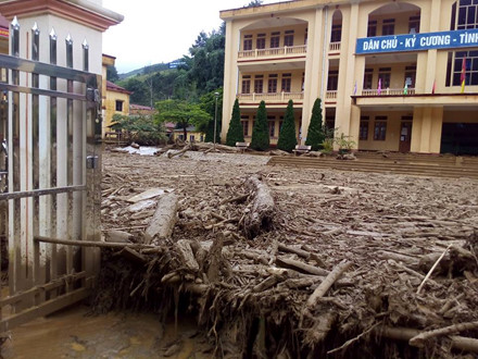Xót xa Trường THPT Mù Cang Chải tan hoang sau cơn lũ quét - Ảnh 3. Xót xa Trường THPT Mù Cang Chải tan hoang sau cơn lũ quét - Ảnh 3.