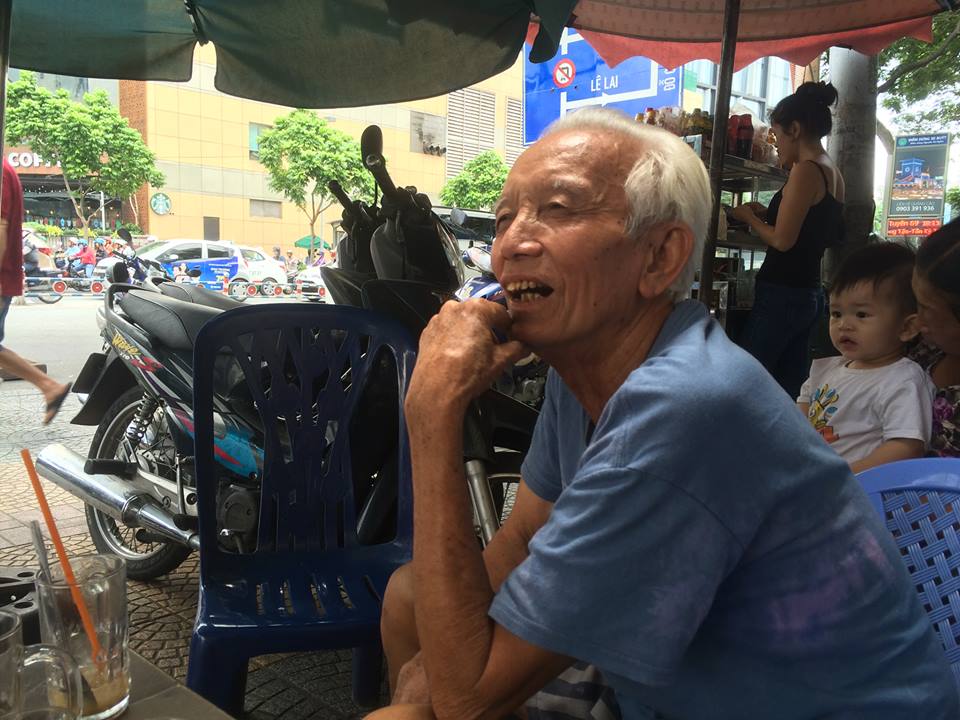 Cụ ông giành giật xe hàng rong với Đoàn liên ngành Quận 1: Ông Hải nên cư xử hợp tình, hợp lý hơn - Ảnh 3. Cụ ông giành giật xe hàng rong với Đoàn liên ngành Quận 1: Ông Hải nên cư xử hợp tình, hợp lý hơn - Ảnh 3.