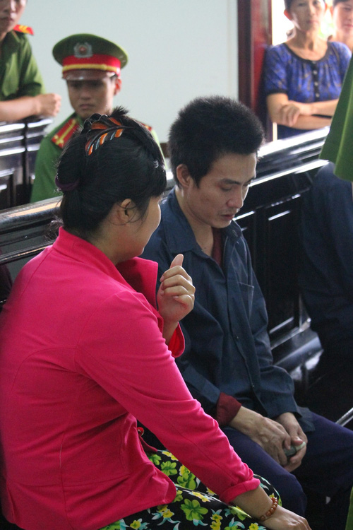 Đằng sau bản án chung thân dành cho người cha nhiều lần xâm hại con gái 11 tuổi gây rúng động dư luận - Ảnh 2. Đằng sau bản án chung thân dành cho người cha nhiều lần xâm hại con gái 11 tuổi gây rúng động dư luận - Ảnh 2.