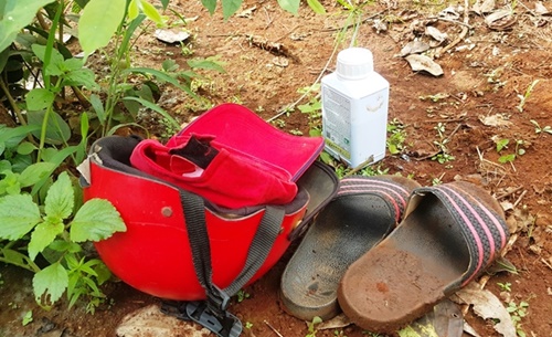 Phát hiện thi thể trong rẫy cà phê nghi uống thuốc độc tử tự - Ảnh 1. Phát hiện thi thể trong rẫy cà phê nghi uống thuốc độc tử tự - Ảnh 1.