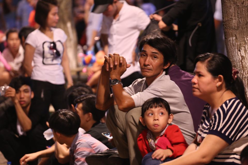 Người dân ở Sài Gòn trải bạt, chiếu ở Công viên Đầm Sen chờ xem pháo hoa mừng Tết Độc Lập - Ảnh 5. Người dân ở Sài Gòn trải bạt, chiếu ở Công viên Đầm Sen chờ xem pháo hoa mừng Tết Độc Lập - Ảnh 5.