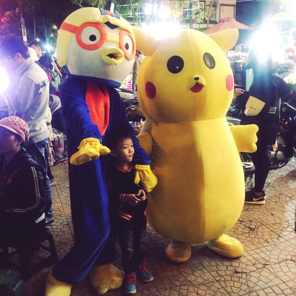 Chùm ảnh: Giới trẻ khắp mọi miền háo hức dạo phố đêm Quốc Khánh 2/9 - Ảnh 14. Chùm ảnh: Giới trẻ khắp mọi miền háo hức dạo phố đêm Quốc Khánh 2/9 - Ảnh 14.