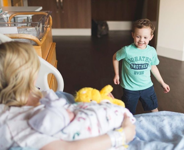 13 bức ảnh ghi lại những khoảnh khắc đắt giá, những cuộc gặp gỡ trong đời - Ảnh 1. 13 bức ảnh ghi lại những khoảnh khắc đắt giá, những cuộc gặp gỡ trong đời - Ảnh 1.