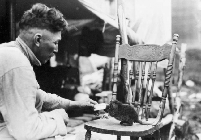 13 bức ảnh ghi lại những khoảnh khắc đắt giá, những cuộc gặp gỡ trong đời - Ảnh 2. 13 bức ảnh ghi lại những khoảnh khắc đắt giá, những cuộc gặp gỡ trong đời - Ảnh 2.