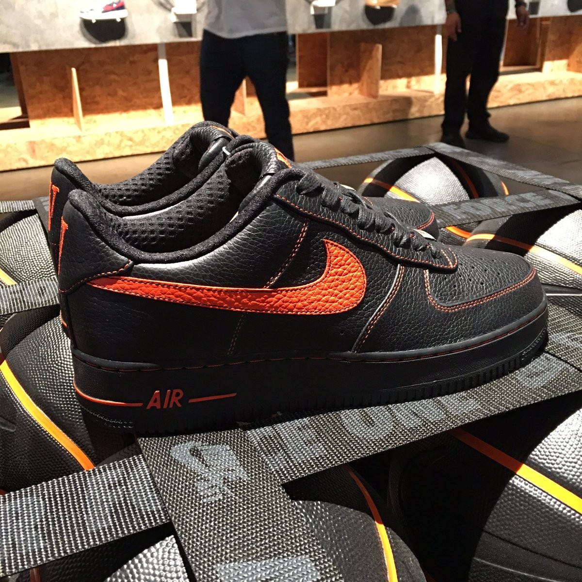 20 mẫu sneakers hiếm có và đắt giá nhất tại Sneakerness Paris Xuân/Hè 2017 - Ảnh 8. 20 mẫu sneakers hiếm có và đắt giá nhất tại Sneakerness Paris Xuân/Hè 2017 - Ảnh 8.