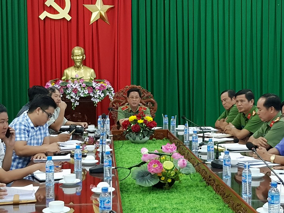 Công an tỉnh Long An chính thức thông tin về vụ người mẹ tố bị hiếp dâm 2 lần trong đêm, làm đơn xin đi tù - Ảnh 1. Công an tỉnh Long An chính thức thông tin về vụ người mẹ tố bị hiếp dâm 2 lần trong đêm, làm đơn xin đi tù - Ảnh 1.