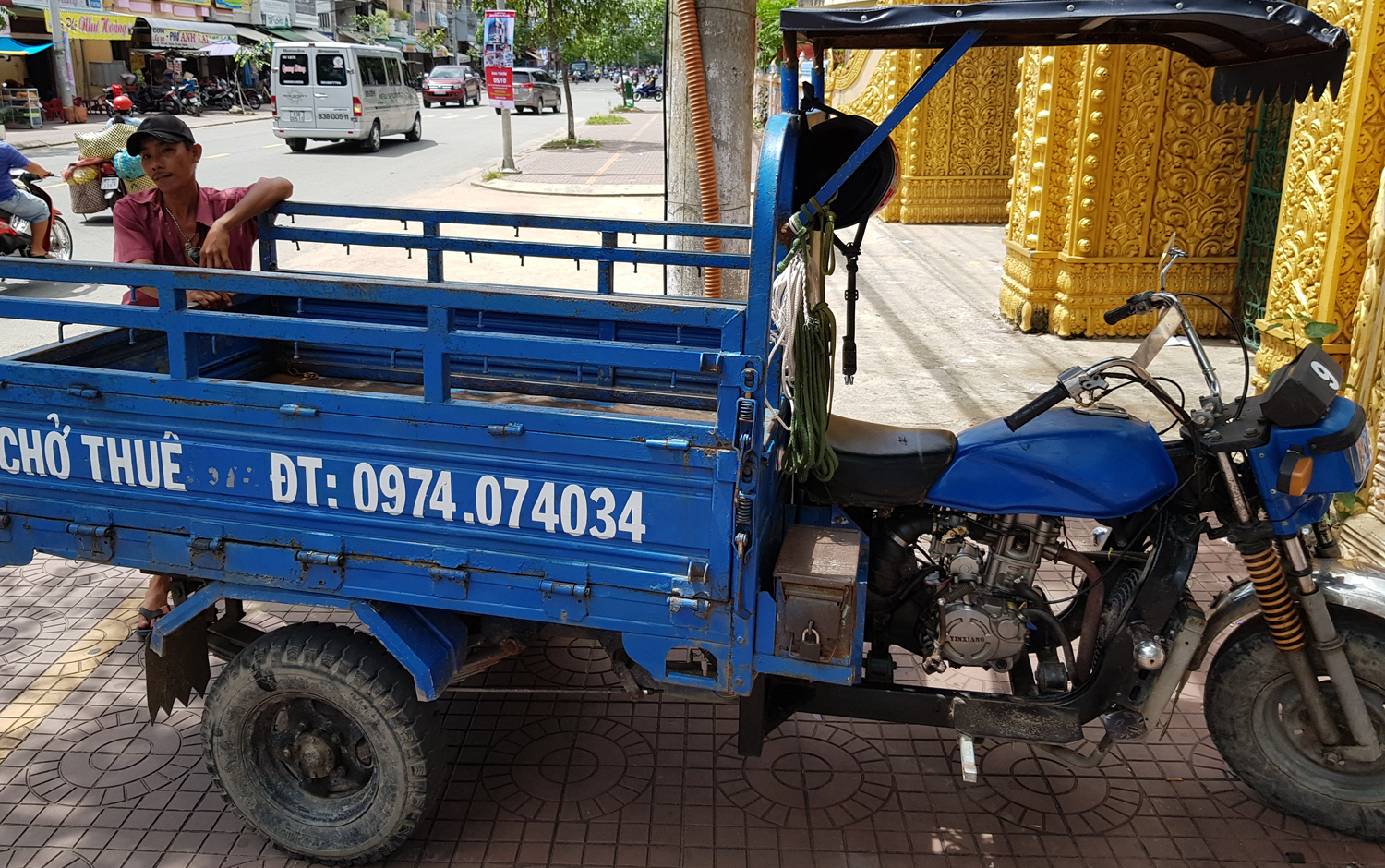 Sản phụ sinh con khi chồng dừng xe máy tại chốt đèn đỏ - Ảnh 2. Sản phụ sinh con khi chồng dừng xe máy tại chốt đèn đỏ - Ảnh 2.