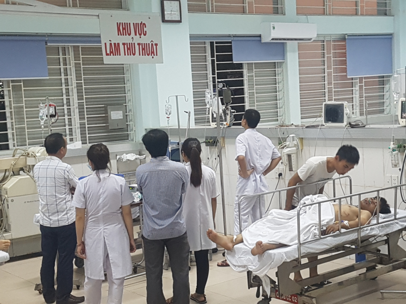 Hải Phòng: Tường đổ khiến giám đốc và công nhân nguy kịch - Ảnh 1. Hải Phòng: Tường đổ khiến giám đốc và công nhân nguy kịch - Ảnh 1.