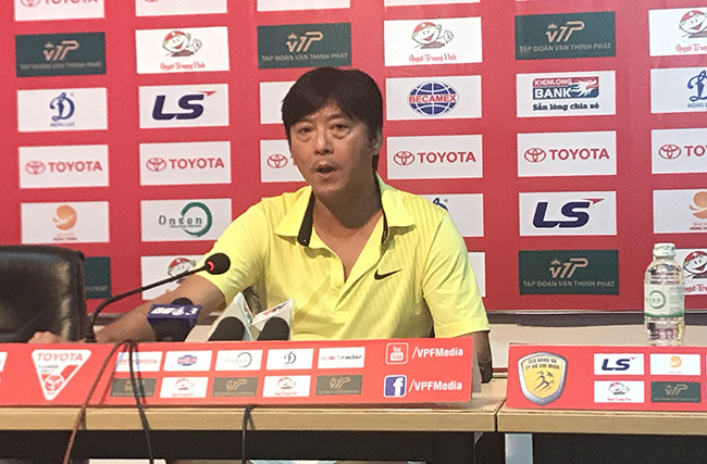 Lão tướng Anh Đức lên tuyển, Huỳnh Đức... thở dài cho bóng đá Việt - Ảnh 1. Lão tướng Anh Đức lên tuyển, Huỳnh Đức... thở dài cho bóng đá Việt - Ảnh 1.