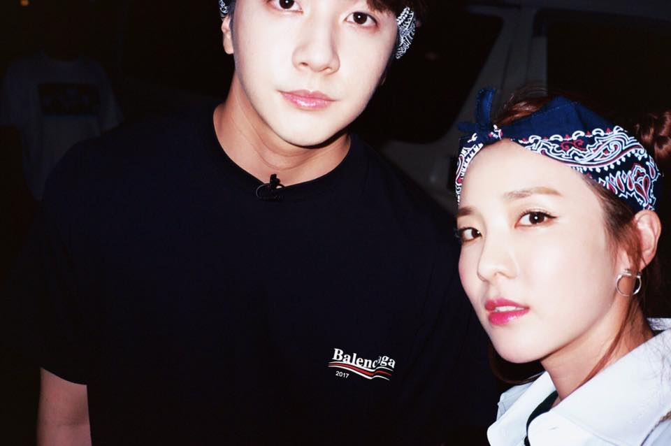 Chị em đũa lệch nhà Dara tự sướng nhưng không thành và lý do đằng sau bỗng gây bão cộng đồng mạng - Ảnh 2. Chị em đũa lệch nhà Dara tự sướng nhưng không thành và lý do đằng sau bỗng gây bão cộng đồng mạng - Ảnh 2.