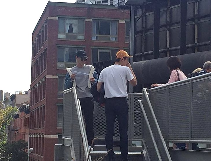 Đã tìm ra cặp bromance hot nhất showbiz Hàn: Đều đẹp như tranh, tài năng lại còn dính nhau như sam - Ảnh 2. Đã tìm ra cặp bromance hot nhất showbiz Hàn: Đều đẹp như tranh, tài năng lại còn dính nhau như sam - Ảnh 2.