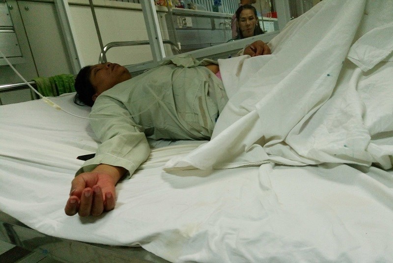 Cắt tóc, xịt sơn lên đầu người phụ nữ vì ghen tuông - Ảnh 1. Cắt tóc, xịt sơn lên đầu người phụ nữ vì ghen tuông - Ảnh 1.