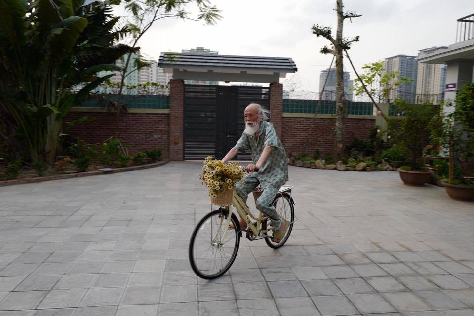 Khoảnh khắc bình dị của thầy Văn Như Cương qua những bức ảnh của cô giáo Văn Thùy Dương - Ảnh 8. Khoảnh khắc bình dị của thầy Văn Như Cương qua những bức ảnh của cô giáo Văn Thùy Dương - Ảnh 8.