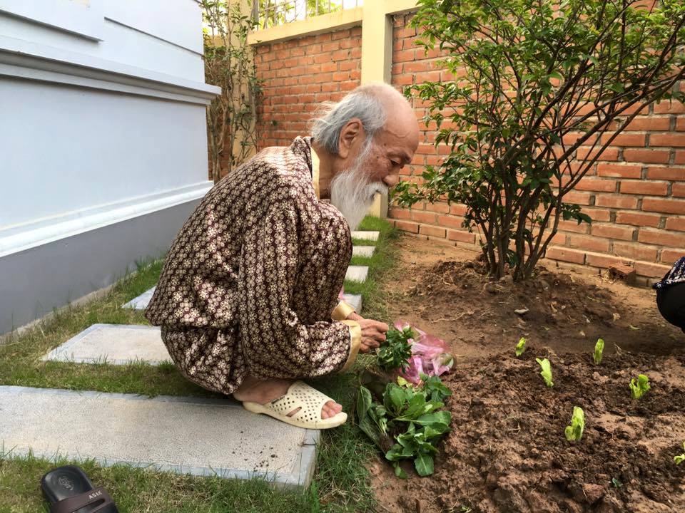 Khoảnh khắc bình dị của thầy Văn Như Cương qua những bức ảnh của cô giáo Văn Thùy Dương - Ảnh 7. Khoảnh khắc bình dị của thầy Văn Như Cương qua những bức ảnh của cô giáo Văn Thùy Dương - Ảnh 7.