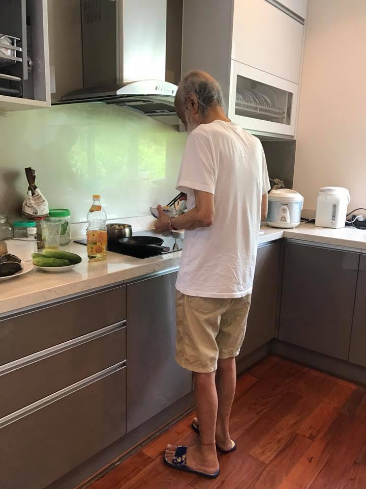 Khoảnh khắc bình dị của thầy Văn Như Cương qua những bức ảnh của cô giáo Văn Thùy Dương - Ảnh 6. Khoảnh khắc bình dị của thầy Văn Như Cương qua những bức ảnh của cô giáo Văn Thùy Dương - Ảnh 6.