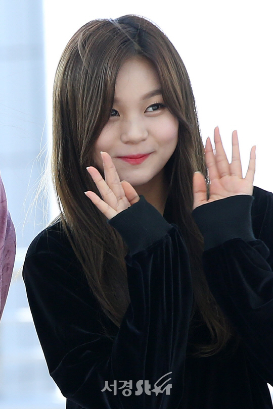 Đã mắt trước màn đọ sắc giữa nữ thần Irene và Qri, Umji lột bỏ mác nữ thần tượng xấu nhất Kpop - Ảnh 11. Đã mắt trước màn đọ sắc giữa nữ thần Irene và Qri, Umji lột bỏ mác nữ thần tượng xấu nhất Kpop - Ảnh 11.