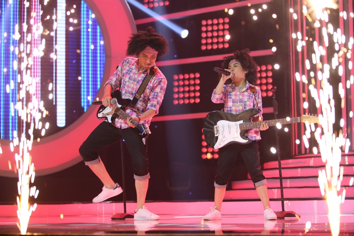 Gương mặt thân quen nhí: Bản hit về mẹ của Min - Erik được tái hiện cảm động trên sân khấu - Ảnh 8. Gương mặt thân quen nhí: Bản hit về mẹ của Min - Erik được tái hiện cảm động trên sân khấu - Ảnh 8.