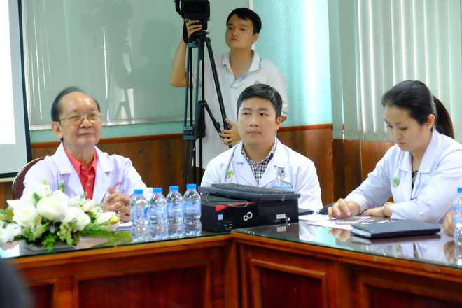 Ngắm vẻ đáng yêu của hai bé gái sinh đôi dính nhau vùng cùng cụt ngày xuất viện - Ảnh 13. Ngắm vẻ đáng yêu của hai bé gái sinh đôi dính nhau vùng cùng cụt ngày xuất viện - Ảnh 13.