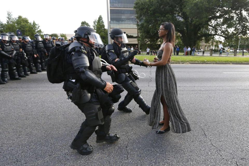 Nhìn lại những tác phẩm nhiếp ảnh xuất sắc giành giải thưởng World Press Photo 2017 - Ảnh 2. Nhìn lại những tác phẩm nhiếp ảnh xuất sắc giành giải thưởng World Press Photo 2017 - Ảnh 2.