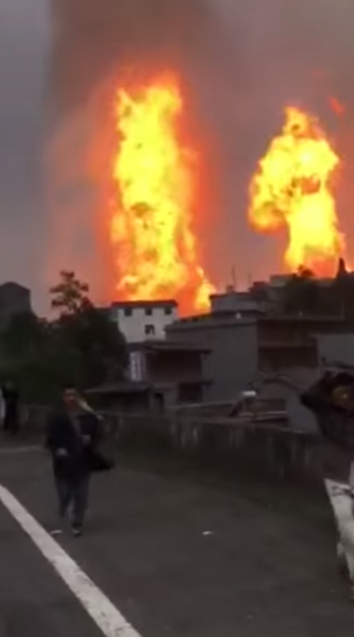 Trung Quốc: Nổ đường ống khí đốt, 43 người thương vong - Ảnh 3.