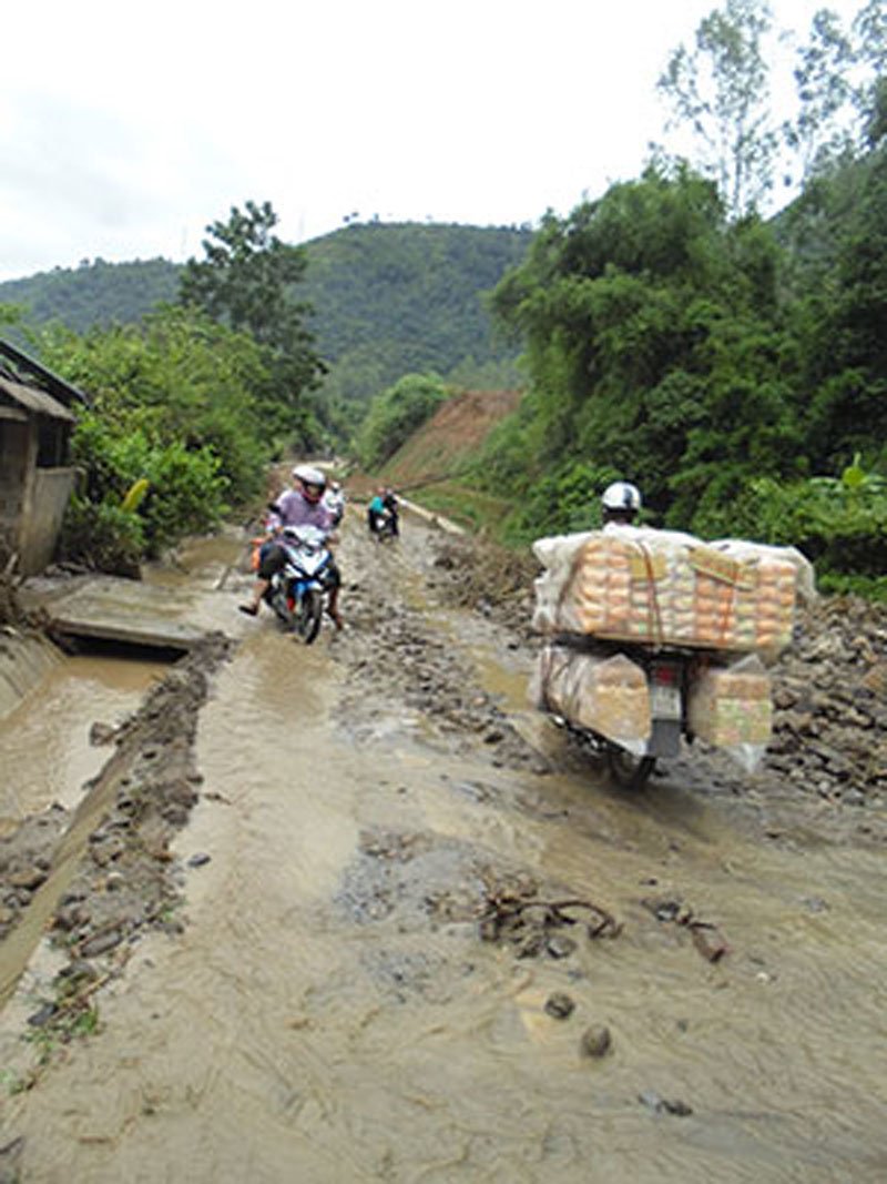 Sạt lở đất đá ở Lai Châu vùi lấp 2 bố con - Ảnh 3. Sạt lở đất đá ở Lai Châu vùi lấp 2 bố con - Ảnh 3.