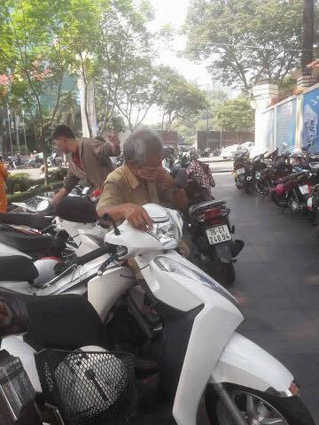 Bác giữ xe ở Sài Gòn chuyên “quát mắng” khách nhưng ai cũng thích được nghe - Ảnh 3. Bác giữ xe ở Sài Gòn chuyên “quát mắng” khách nhưng ai cũng thích được nghe - Ảnh 3.