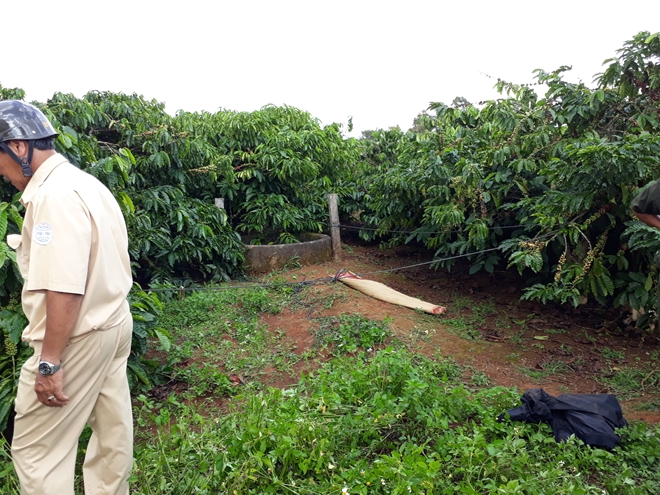 Đã tìm thấy thi thể người chồng sát hại vợ bằng 36 nhát dao - Ảnh 3. Đã tìm thấy thi thể người chồng sát hại vợ bằng 36 nhát dao - Ảnh 3.