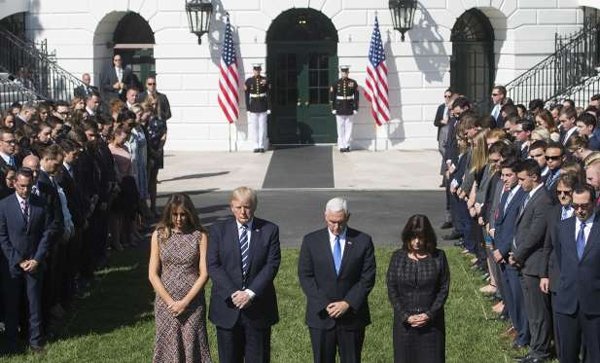 Thương vong vụ thảm sát Las Vegas tăng chóng mặt - Ảnh 3. Thương vong vụ thảm sát Las Vegas tăng chóng mặt - Ảnh 3.