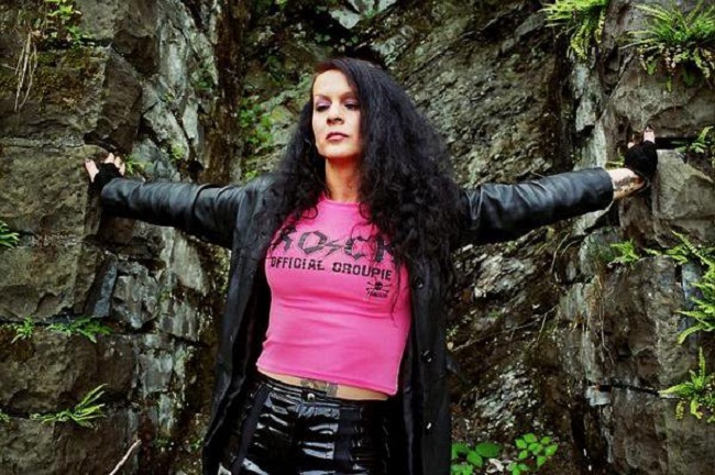 Người phụ nữ tiêm vi khuẩn 3,5 triệu tuổi vào cơ thể để trẻ mãi không già - Ảnh 3. Người phụ nữ tiêm vi khuẩn 3,5 triệu tuổi vào cơ thể để trẻ mãi không già - Ảnh 3.