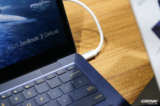 Trên tay loạt laptop mới ra mắt của Asus tại Computex 2017: ZenBook Flip S, ZenBook Pro, ZenBook 3 Deluxe, VivoBook Pro, VivoBook S - Ảnh 21. Trên tay loạt laptop mới ra mắt của Asus tại Computex 2017: ZenBook Flip S, ZenBook Pro, ZenBook 3 Deluxe, VivoBook Pro, VivoBook S - Ảnh 21.