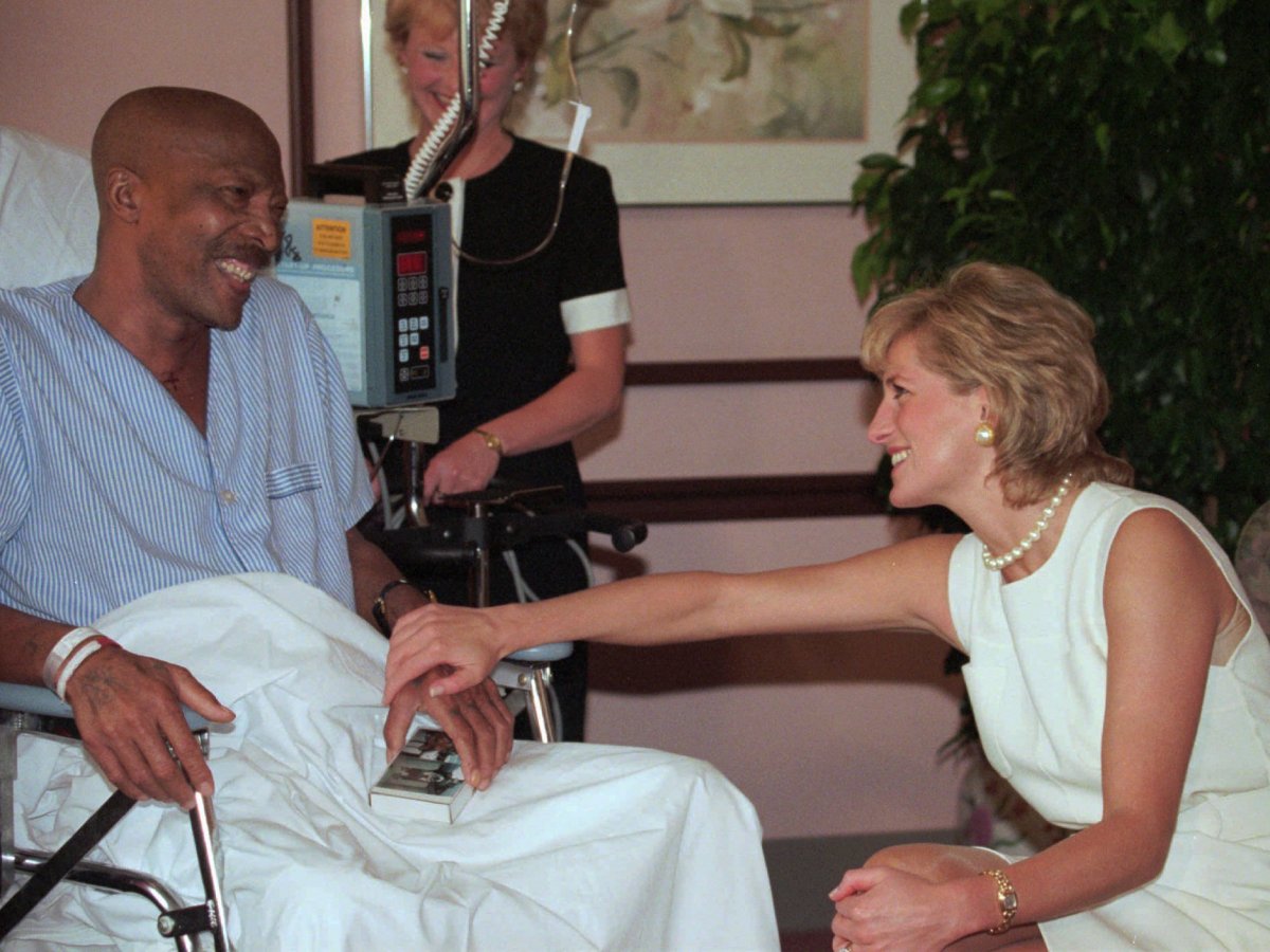 Nhìn lại cuộc đời cố công nương Diana: Những năm tháng không thể quên của một đóa hồng nước Anh - Ảnh 47. Nhìn lại cuộc đời cố công nương Diana: Những năm tháng không thể quên của một đóa hồng nước Anh - Ảnh 47.