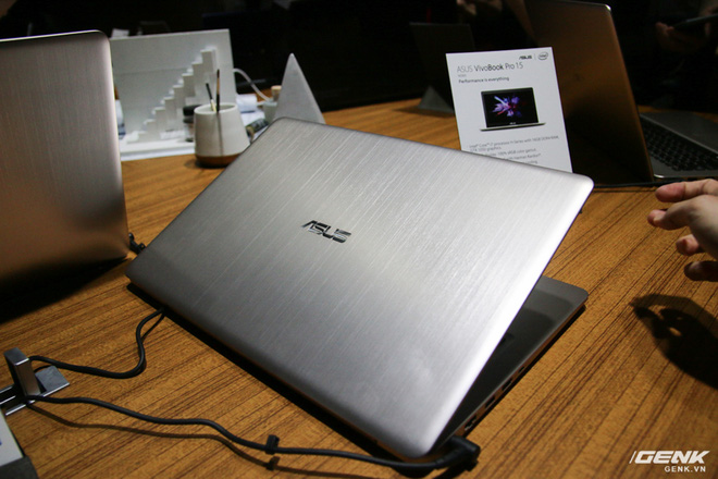 Trên tay loạt laptop mới ra mắt của Asus tại Computex 2017: ZenBook Flip S, ZenBook Pro, ZenBook 3 Deluxe, VivoBook Pro, VivoBook S - Ảnh 22. Trên tay loạt laptop mới ra mắt của Asus tại Computex 2017: ZenBook Flip S, ZenBook Pro, ZenBook 3 Deluxe, VivoBook Pro, VivoBook S - Ảnh 22.