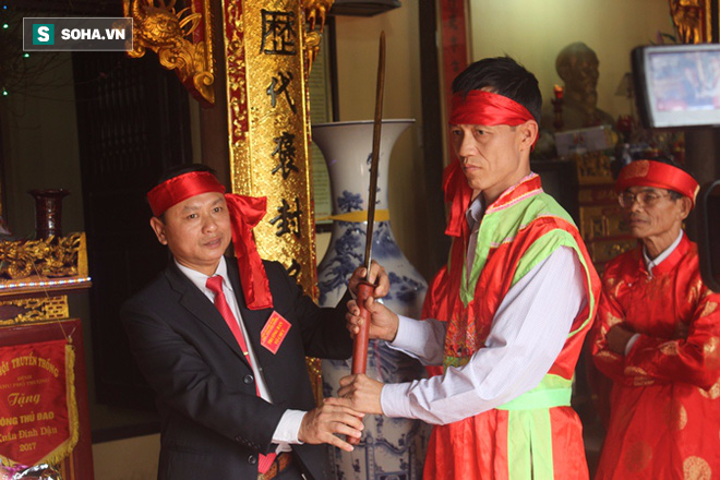 Hội chém lợn gây tranh cãi ở Bắc Ninh năm nay chỉ còn là cứa lợn - Ảnh 5. Hội chém lợn gây tranh cãi ở Bắc Ninh năm nay chỉ còn là cứa lợn - Ảnh 5.