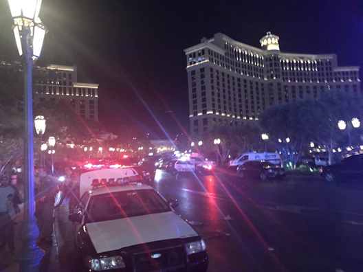 Súng nổ, khách hoảng loạn bỏ chạy khỏi khách sạn ở Las Vegas - Ảnh 4. Súng nổ, khách hoảng loạn bỏ chạy khỏi khách sạn ở Las Vegas - Ảnh 4.