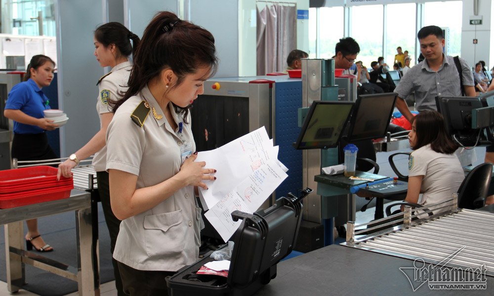 Mở tung nhà vệ sinh sân bay gọi khách ngủ quên - Ảnh 4. Mở tung nhà vệ sinh sân bay gọi khách ngủ quên - Ảnh 4.