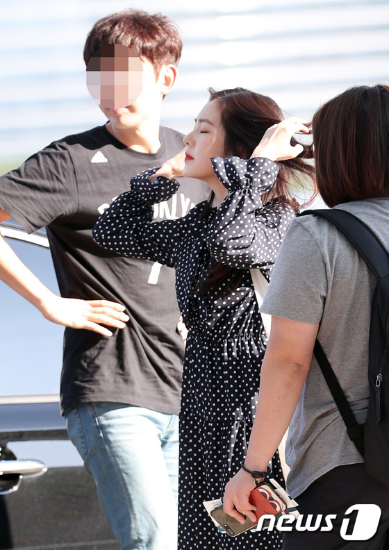 Đã mắt trước màn đọ sắc giữa nữ thần Irene và Qri, Umji lột bỏ mác nữ thần tượng xấu nhất Kpop - Ảnh 4. Đã mắt trước màn đọ sắc giữa nữ thần Irene và Qri, Umji lột bỏ mác nữ thần tượng xấu nhất Kpop - Ảnh 4.