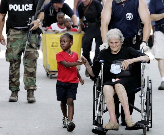 13 bức ảnh ghi lại những khoảnh khắc đắt giá, những cuộc gặp gỡ trong đời - Ảnh 4. 13 bức ảnh ghi lại những khoảnh khắc đắt giá, những cuộc gặp gỡ trong đời - Ảnh 4.