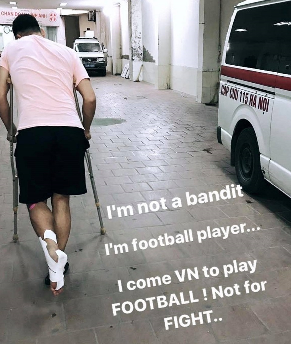 Trợ lý Lê Sỹ Mạnh lên tiếng xin lỗi người hâm mộ sau vụ hành hung Văn Lâm - Ảnh 3. Trợ lý Lê Sỹ Mạnh lên tiếng xin lỗi người hâm mộ sau vụ hành hung Văn Lâm - Ảnh 3.